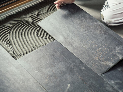 Alles im Lot? Dann komm zu uns als Fliesenleger (m/w/d)!